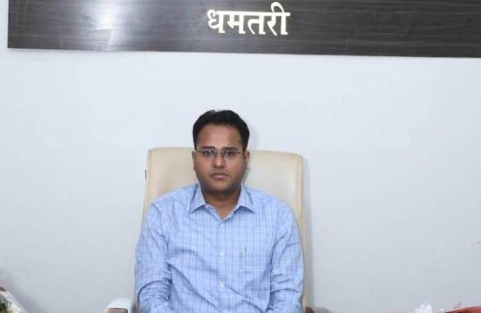 Collector: Rituraj Raghuvanshi, the 18th collector of Dhamtari, took charge of the district