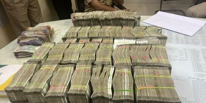 Seized Illegal Money: 1 crore cash seized… Couldn't tell the source, 2 arrested