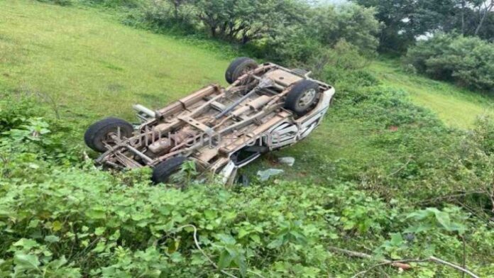 Big Accident: Big accident; Speeding Bolero overturns, one young man dies tragically, another injured