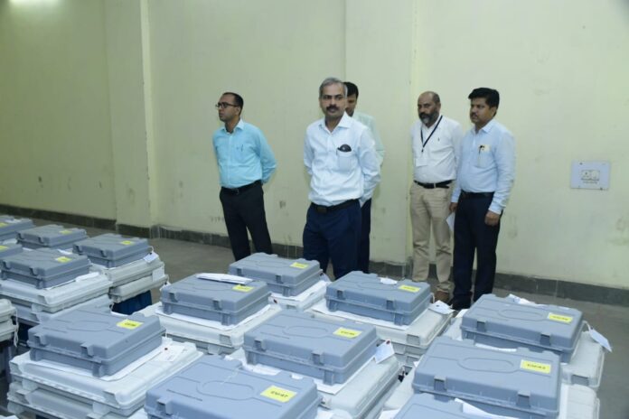 EVM में कैद हुई प्रत्याशियों की किस्मत..स्ट्रांग रूम सील