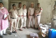 शासकीय स्कूल से शराब का जखीरा बरामद, मंत्री ने दिए सख्त कार्रवाई के निर्देश