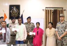 कोण्डागांव : तीन नक्सलियों ने छोड़ा हिंसा का रास्ता, समाज की मुख्यधारा में लौटे