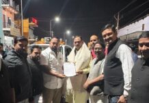 भाजयुमो छ:ग प्रदेश कोषाध्यक्ष विकास झा ने स्वास्थ व चिकित्सा मंत्री को बांकीमोंगरा में 50 बिस्तर अस्पताल के लिए सौंपा ज्ञापन, मिला आश्वासन।