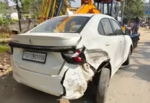 रजगामार रोड पर तेज रफ्तार कार का कहर : इलेक्ट्रिक ऑटो और कार में भिड़ंत, राहगीर बाल-बाल बचे