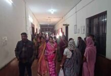 रामानुजनगर स्कूल प्रकरण पर बवाल, ABVP का हल्ला बोल – कलेक्टर कार्यालय का मेन गेट टूटा, SDM ने जताया आक्रोश