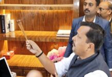 राष्ट्रीय कार्यकारी अध्यक्ष बनने के बाद नितिन नवीन ने महावीर मंदिर में टेका माथा, पिता को किया नमन