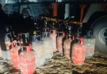 अवैध गैस रिफिलिंग का भंडाफोड़, छह कैप्सूल ट्रक और सैकड़ों सिलेंडर जब्त