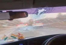 सड़क हादसे में बाल-बाल बचे केंद्रीय राज्यमंत्री तोखन साहू, कार का शीशा क्षतिग्रस्त