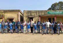 बांकीमोंगरा के शा. हाई स्कूल बाकी साईड में हुआ ‘सरस्वती साइकिल वितरण’, पालिका अध्यक्ष श्रीमती सोनी विकास झा हुईं शामिल।