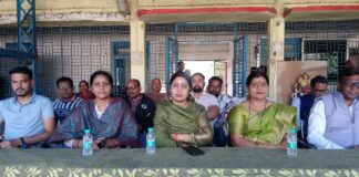 शासकीय स्कूल आदर्श नगर कुसमुंडा में बांकीमोंगरा पालिका अध्यक्ष श्रीमती सोनी झा ने किया 65 छात्राओं को साइकिल वितरण।