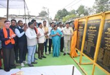 उद्योग मंत्री श्री लखन लाल देवांगन ने दर्री क्षेत्र क़े 5 शासकीय स्कूलों को नवीन भवन की दी सौगात, 2.30 करोड़ क़े विभिन्न विकास कार्यों की रखी नींव