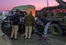 भीषण सड़क हादसा: तेज रफ्तार कार ट्रक से टकराई, पूर्व गृहमंत्री की बेटी समेत तीन की मौत
