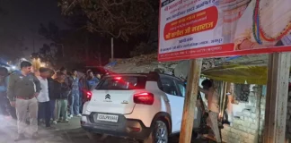 तेज रफ्तार कार दुकान में घुसी, नाबालिग बच्ची गंभीर घायल