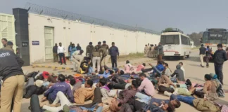 रायपुर में सहायक शिक्षक भर्ती की मांग: डीएड अभ्यर्थियों ने शिक्षा मंत्री के बंगले का घेराव किया, पुलिस ने हटाया प्रदर्शन