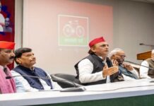 लखनऊ में अखिलेश यादव का आरोप: मतदाता सूची में गड़बड़ी कर रही भाजपा, चुनाव आयोग पर भी उठाए सवाल