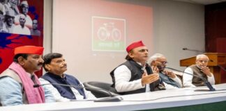 लखनऊ में अखिलेश यादव का आरोप: मतदाता सूची में गड़बड़ी कर रही भाजपा, चुनाव आयोग पर भी उठाए सवाल