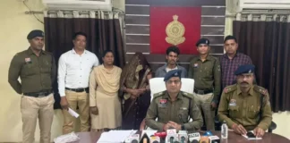 सूने घर में चोरी का खुलासा, मां-बेटे गिरफ्तार, लाखों के जेवर बरामद