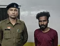 नशे पर पुलिस की सख्ती: 2.5 किलो से ज्यादा गांजा के साथ तस्कर गिरफ्तार