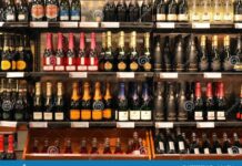 नई आबकारी नीति में बड़ा बदलाव — बार लाइसेंस सस्ता, रायपुर एयरपोर्ट पर विदेशी शराब को मंजूरी