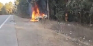 चलती कार में लगी भीषण आग, चालक ने कूदकर बचाई जान — कोरबा हाईवे पर हड़कंप