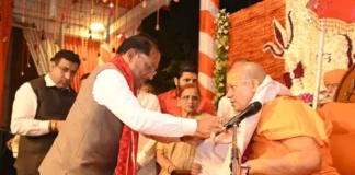 रायपुर में मुख्यमंत्री से निरंजन पीठाधीश्वर की मुलाकात, आध्यात्मिक विषयों पर हुई चर्चा