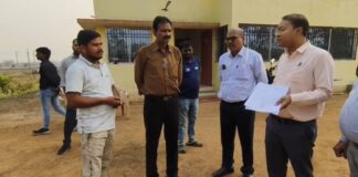 सक्ती टोल प्लाजा पर कलेक्टर का छापा: अवैध वसूली और मारपीट की शिकायत सही, संचालक को लगाई फटकार