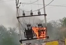 ट्रांसफार्मर में शॉर्ट सर्किट से भड़की आग, कार जलकर खाक; कटघोरा में रातभर दहशत