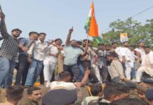 रायपुर में युवा कांग्रेस का प्रदर्शन, भाजपा कार्यालय की ओर कूच; बैरिकेडिंग पर रोका गया