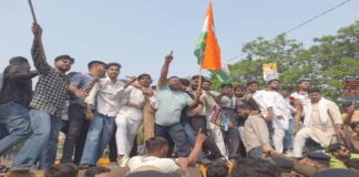 रायपुर में युवा कांग्रेस का प्रदर्शन, भाजपा कार्यालय की ओर कूच; बैरिकेडिंग पर रोका गया