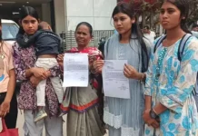 चार बहनों का अधूरा बचपन तूफान ने छीना मां का सहारा, राहत राशि के लिए अब भी दर-दर भटक रहीं अनाथ बेटियां