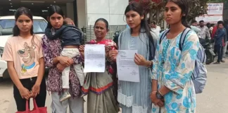 चार बहनों का अधूरा बचपन तूफान ने छीना मां का सहारा, राहत राशि के लिए अब भी दर-दर भटक रहीं अनाथ बेटियां