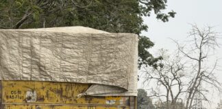 NTPC–CSEB क्षेत्र से दर्री मार्ग पर राखड़ गिराते दौड़ रहे हाइवा, प्रदूषण विभाग खामोश