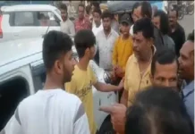 कोरबा के टीपी नगर में सड़क पर बवाल: कार सवार युवकों और ऑटो चालक में मारपीट, वीडियो वायरल