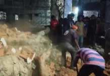 निर्माणाधीन फ्लैट की दीवार गिरी, तीन घायल डेढ़ साल के मासूम की हालत नाजुक, सुरक्षा लापरवाही पर सवाल
