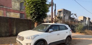 कोरबा: शनिवार से खड़ी बिना नंबर की क्रेटा कार, उरगा के सिलयारीभाठा हाउसिंग बोर्ड कॉलोनी में चर्चा