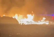 इलाके में भीषण आग: 400 झुग्गियां जलकर राख, 2 लोगों की मौत, 25 दमकल गाड़ियों ने बुझाई आग