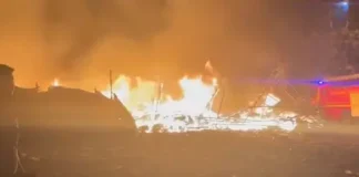 इलाके में भीषण आग: 400 झुग्गियां जलकर राख, 2 लोगों की मौत, 25 दमकल गाड़ियों ने बुझाई आग