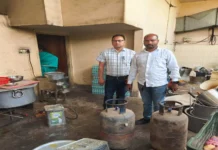 घरेलू गैस सिलेंडर के व्यावसायिक उपयोग पर कार्रवाई, 5 सिलेंडर जब्त