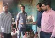घरेलू गैस सिलेंडर के अवैध उपयोग पर प्रशासन की कार्रवाई, होटलों से सिलेंडर जब्त