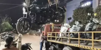 अवैध पार्किंग पर पुलिस की कार्रवाई, रसीद काटकर वसूली करने वाला हिरासत में