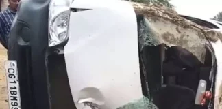 स्कूल वैन हादसा: ट्रैक्टर से टकराकर पलटी गाड़ी, 10 बच्चे और शिक्षिका घायल