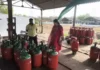 गैस प्लांट पर छापा: 599 सिलेंडर और भारी मात्रा में एलपीजी जब्त, नियमों की अनदेखी उजागर