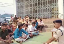 ‘सजग कोरबा’ अभियान: उरांव बस्ती में पुलिस की चौपाल, नशा और साइबर ठगी से बचाव पर जोर