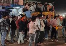 बड़ा हादसा टला: ट्रेलर में 200 से ज्यादा यात्रियों के साथ पकड़ा चालक गिरफ्तार