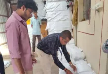 अवैध पैक्ड पानी कारोबार पर कार्रवाई, बड़ी मात्रा में पाउच जब्त