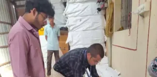 अवैध पैक्ड पानी कारोबार पर कार्रवाई, बड़ी मात्रा में पाउच जब्त