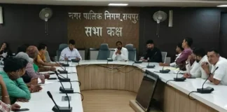 आंधी-तूफान से पहले निगम सख्त, ढीले फ्लेक्स तुरंत हटाने के निर्देश