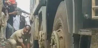 रेत से भरे हाईवा ने बाइक सवार को कुचला, 200 फीट तक घसीटा… मौके पर मौत