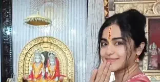 अदा शर्मा ने किए श्रीराम के दर्शन, मंदिर में गूंजा भजन, फैंस की उमड़ी भीड़