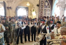 रामनवमी पर राजनांदगांव पुलिस ने मां बम्लेश्वरी के दरबार में लगाई हाजिरी, सफल नवरात्रि ड्यूटी के बाद की आरती